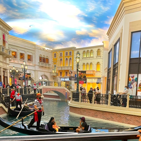 Meet your Posher, JJ - Picture 1 of 1